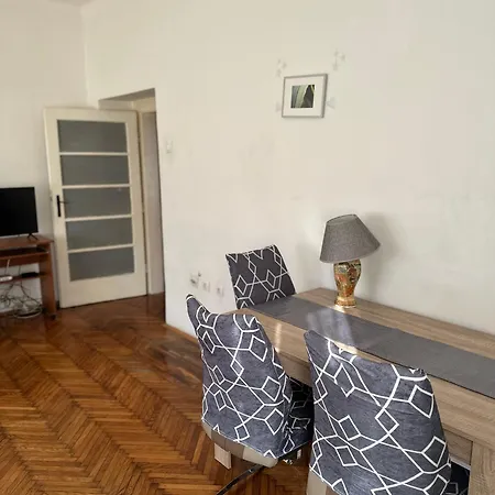 Metropolis House Apartment